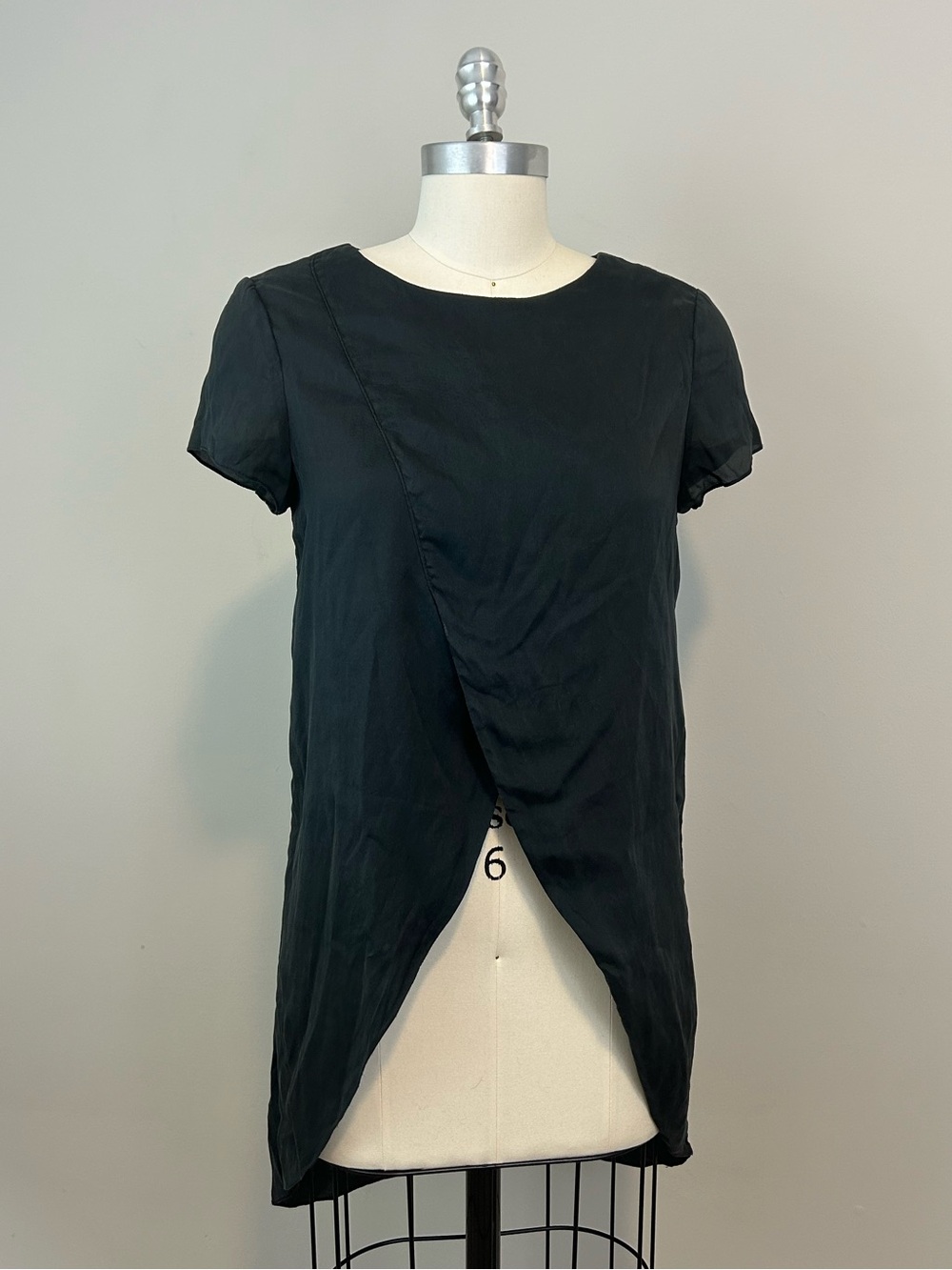 Zac Posen 100% Silk Short-Sleeve Asymmetric Front-Twist Top